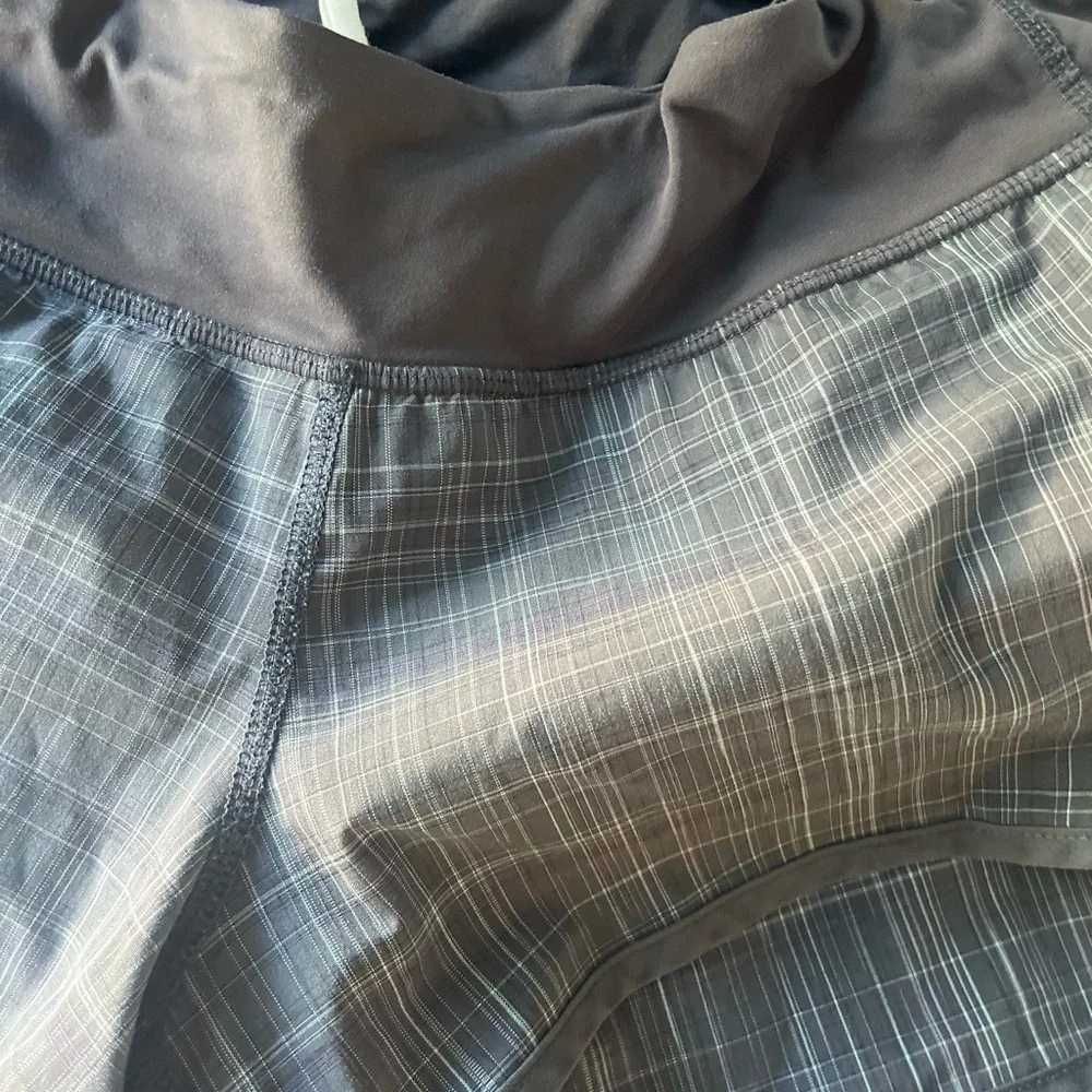 Lululemon Run  Speed Short 8 Gray Plaid Coal